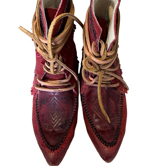 FREEBIRD RED MOCASSINS - Picture 2 of 5